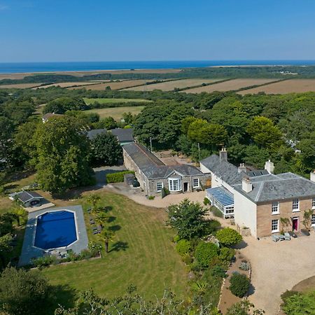 Red River Stables - Peaceful, Beautiful Grounds, Swimming Pool, Central Location For West Cornwall Camborne Exterior photo
