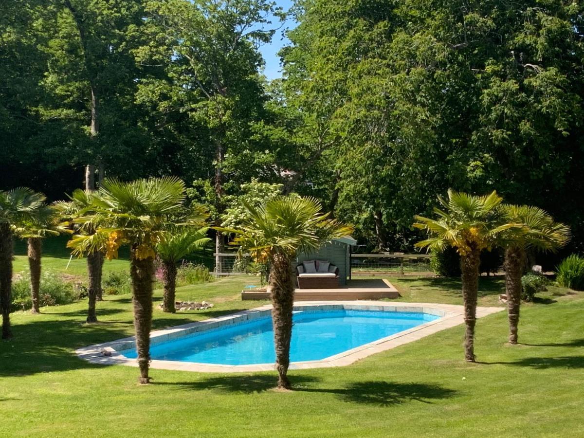 Red River Stables - Peaceful, Beautiful Grounds, Swimming Pool, Central Location For West Cornwall Camborne Exterior photo