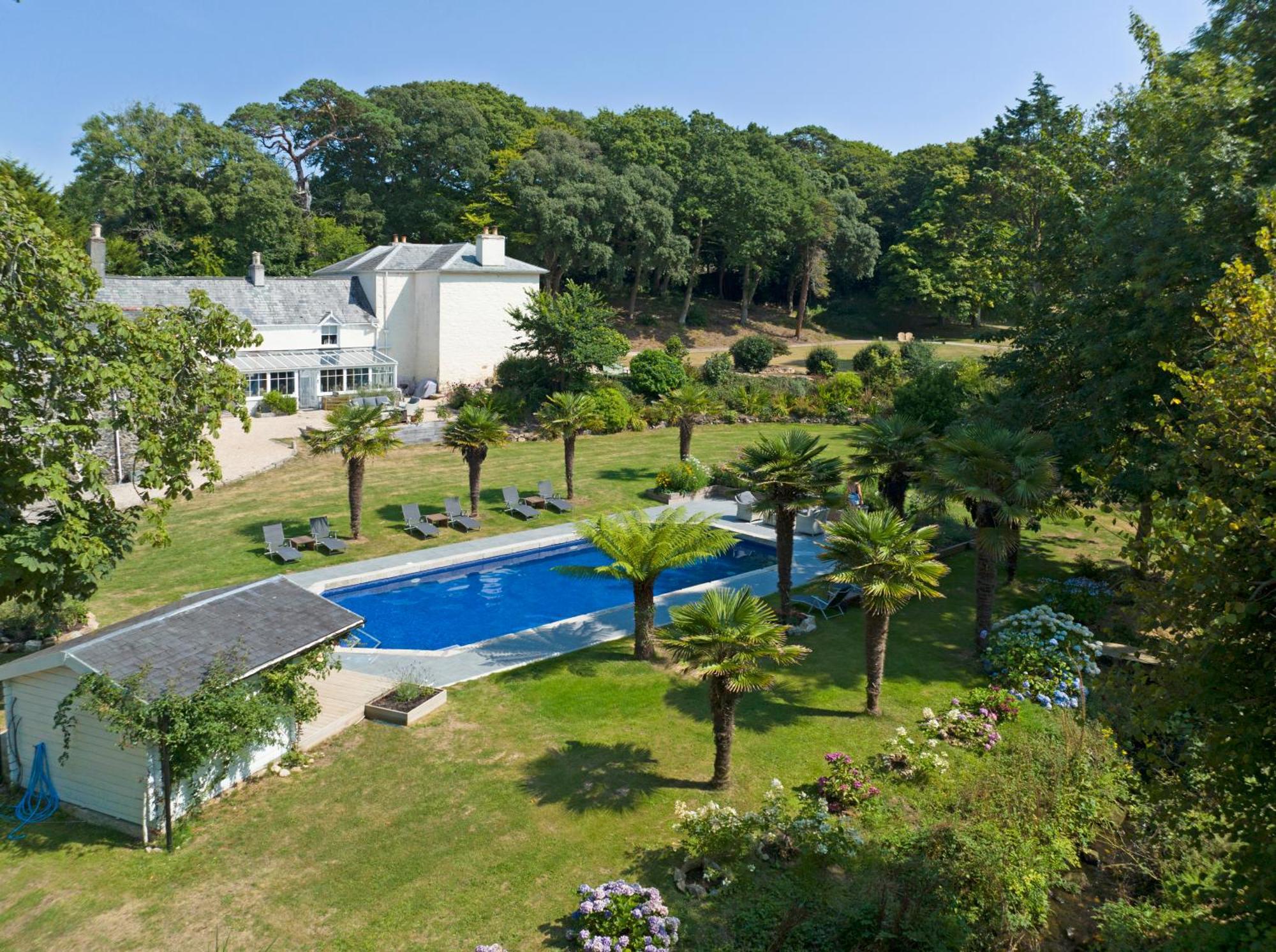 Red River Stables - Peaceful, Beautiful Grounds, Swimming Pool, Central Location For West Cornwall Camborne Exterior photo