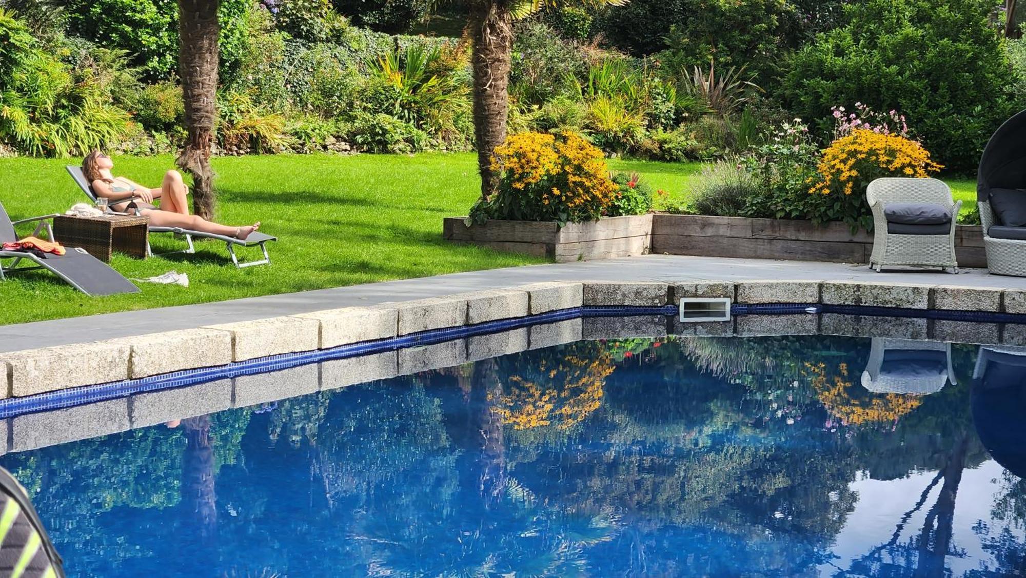 Red River Stables - Peaceful, Beautiful Grounds, Swimming Pool, Central Location For West Cornwall Camborne Exterior photo