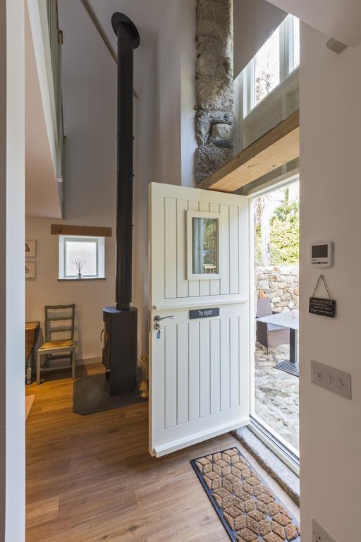 Red River Stables - Peaceful, Beautiful Grounds, Swimming Pool, Central Location For West Cornwall Camborne Exterior photo